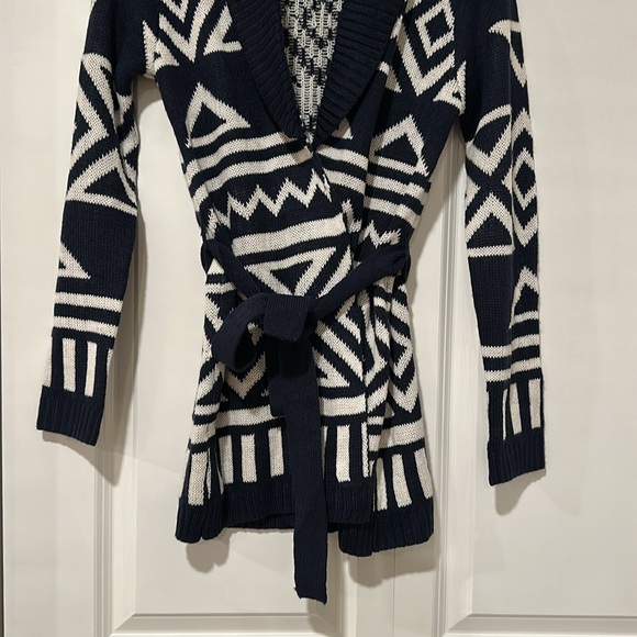 Cardigan - Picture 3 of 8